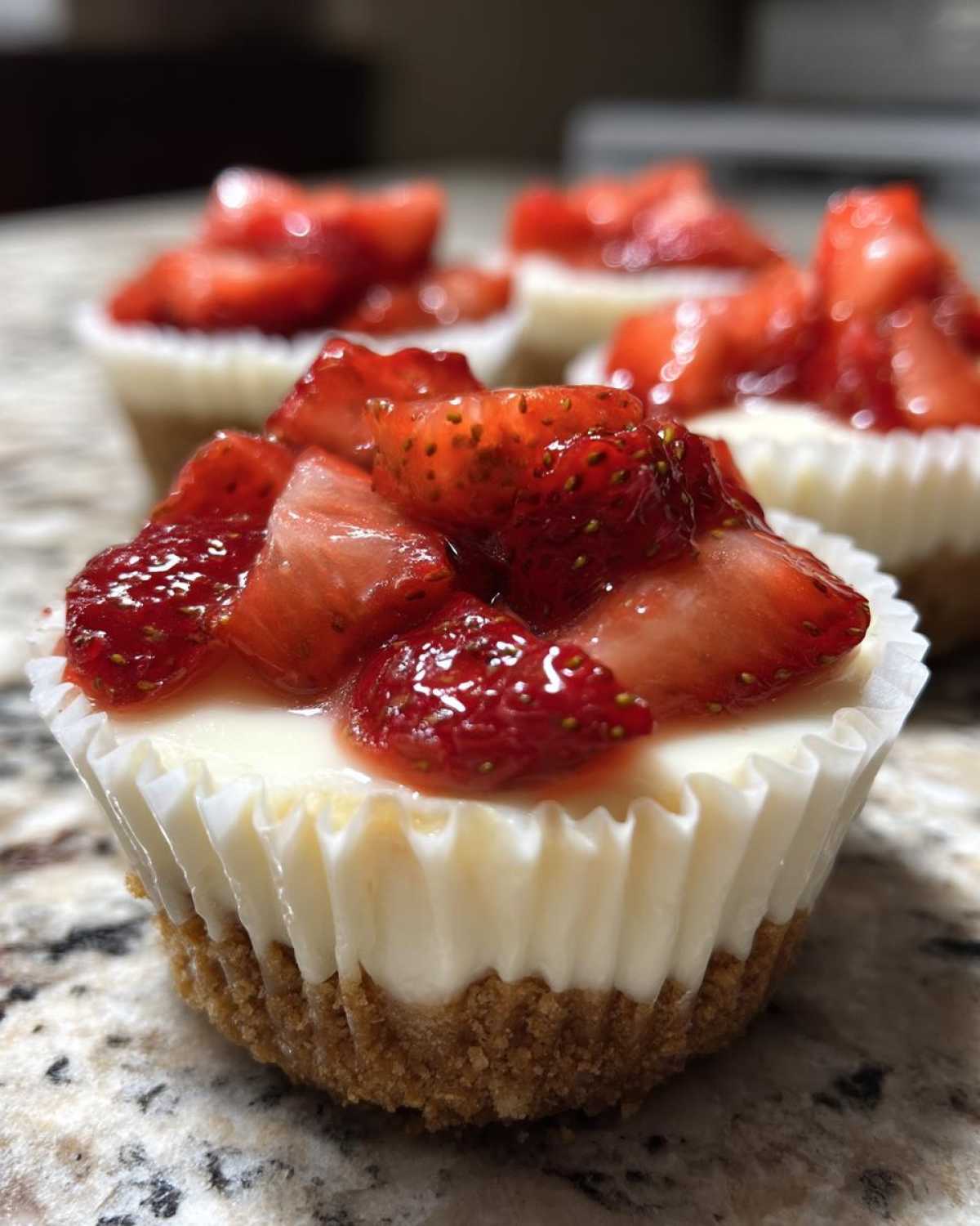 No-Bake Strawberry Mini Cheesecakes