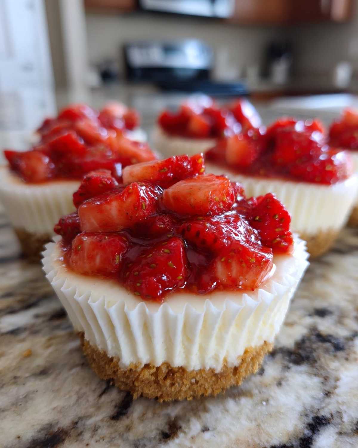 No-Bake Strawberry Mini Cheesecakes