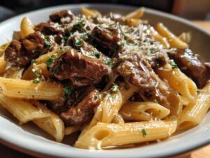 Slow Cooker Creamy Garlic Beef Pasta